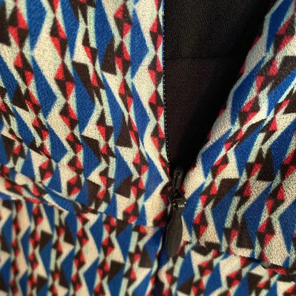 Reiss women’s dress - size 2 - short sleeve - patterned - twist front - like new - Picture 7 of 9